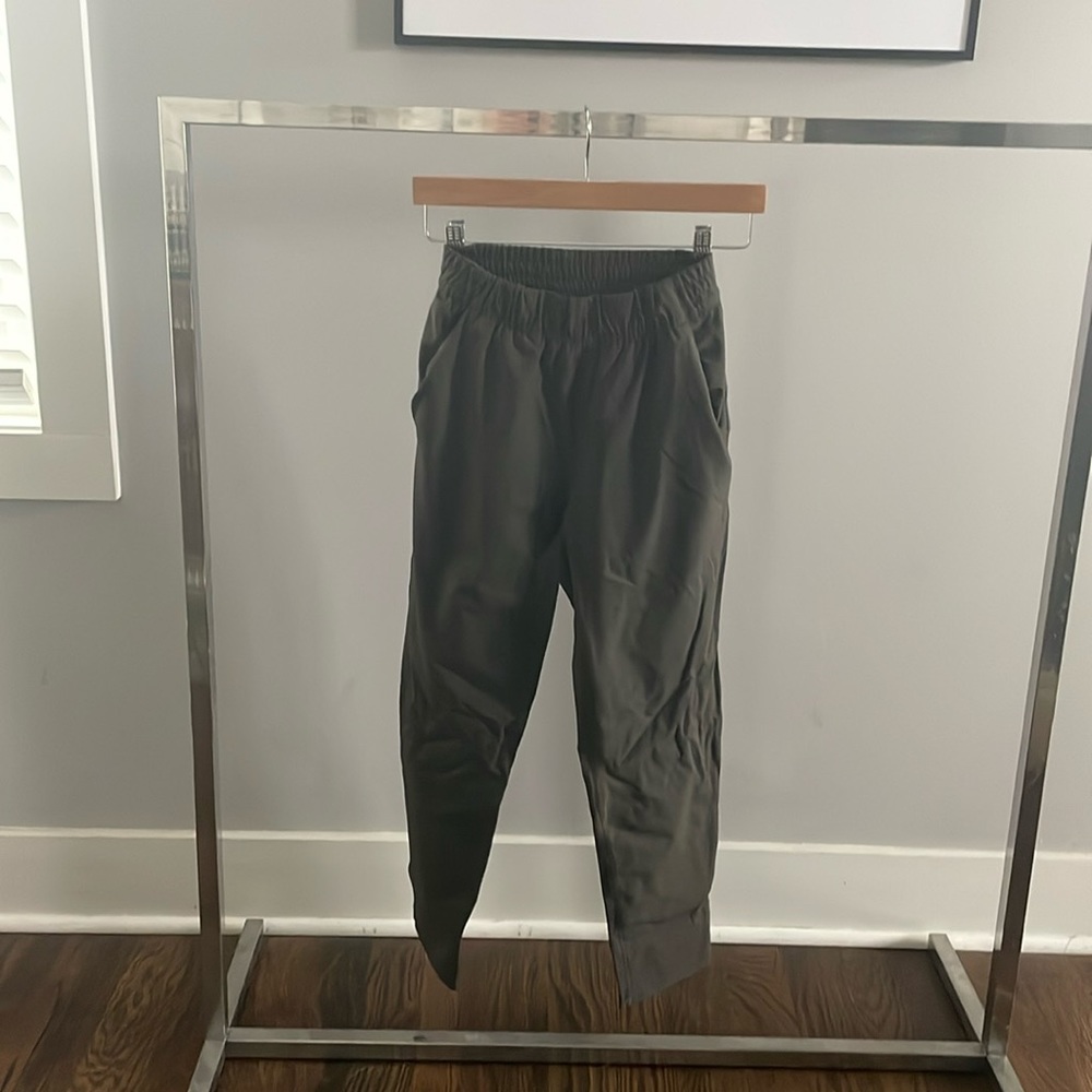 Babaton Lounge Pants (XS)